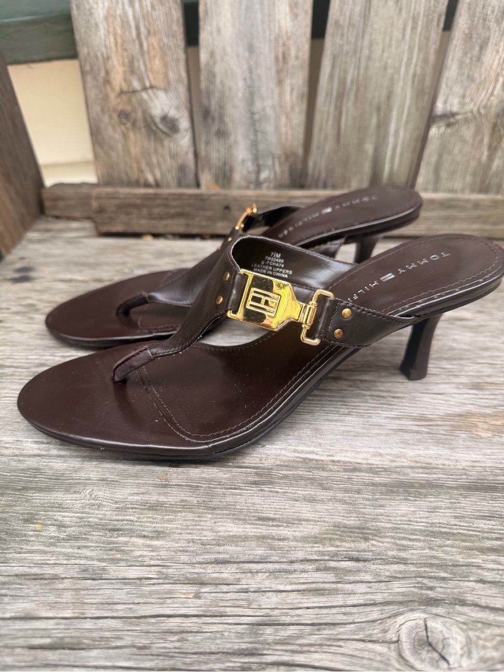 TommyโHilfiger Dark Brown Leather Thong Kitten Heel Sandals Gold Buckle 7 1/2
